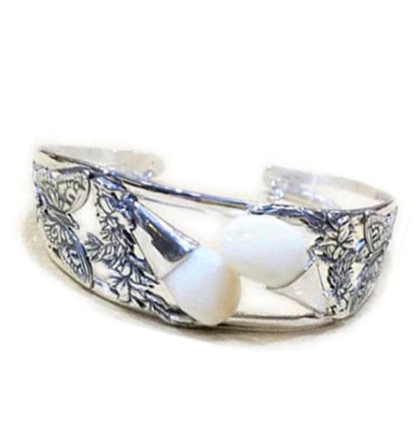 brazalete-perla-de-venado-con-hojas-y-flores-en-plata-2