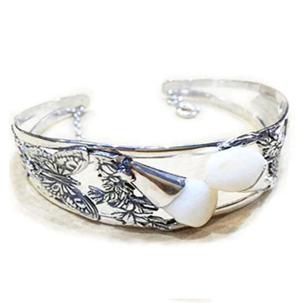 brazalete perla de venado con hojas y flores en plata