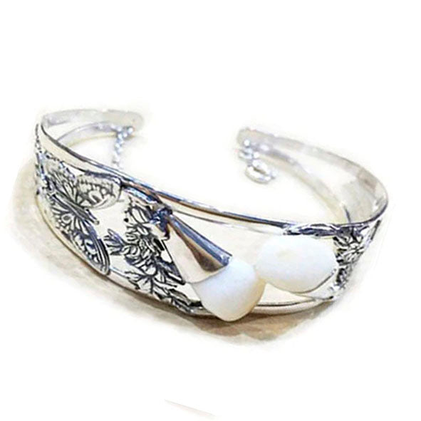 brazalete perla de venado con hojas y flores en plata 3