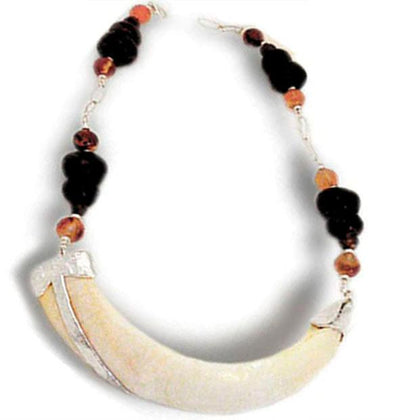 collar-colmillo-jabali-con-piedras-y-plata-1