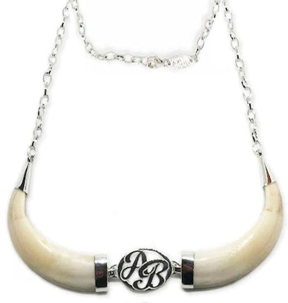 collar-colmillos-de-jabali-personalizado-con-plata-2