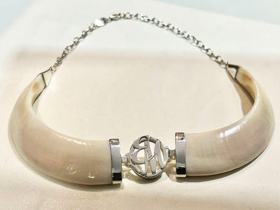 collar-colmillos-de-jabali-personalizado-con-plata-4