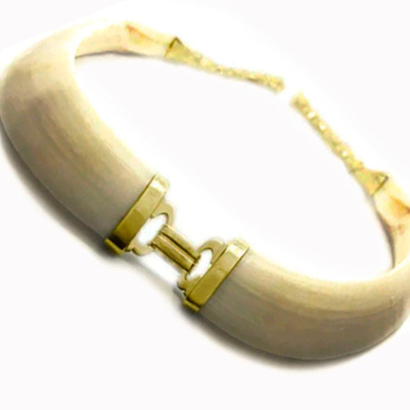 collar-jabali-centro-omega-en-oro-amarillo-18-kilates-4