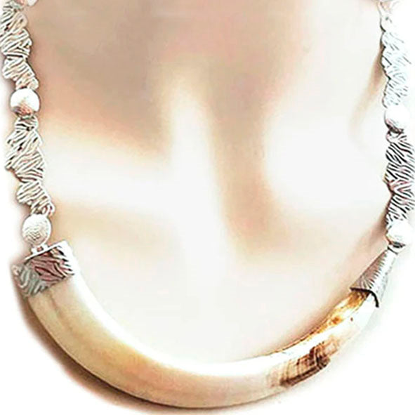 collar jabalí natural cadena animal print en plata 2