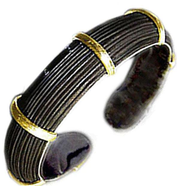 pulsera-ancha-media-cana-pelo-bufalo-en-oro-18-kilates-y-base-plata-3