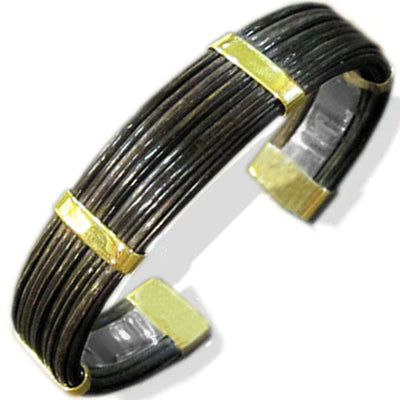 pulsera-ancha-plana-pelo-bufalo-en-oro-18-kilates-y-base-plata-foto-4