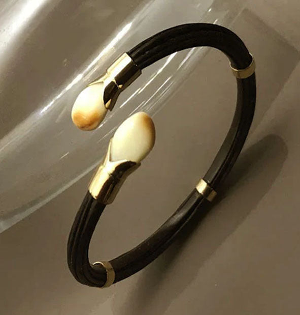 pulsera-cruzada-perla-venado-con-oro-18-kilates-y-pelo-de-bufalo-africano-2