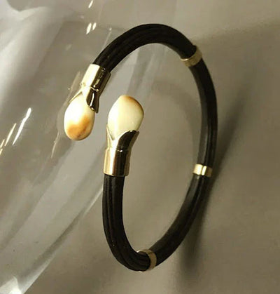 pulsera-cruzada-perla-venado-con-oro-18-kilates-y-pelo-de-bufalo-africano-3