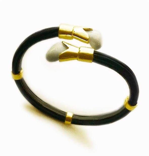 pulsera-cruzada-perla-venado-con-oro-18-kilates-y-pelo-de-bufalo-africano