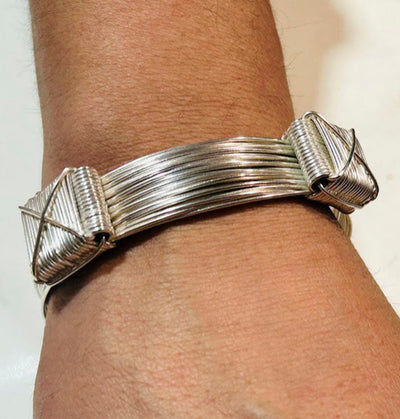 pulsera-de-nudos-corredizos-18-hilos-de-plata-2