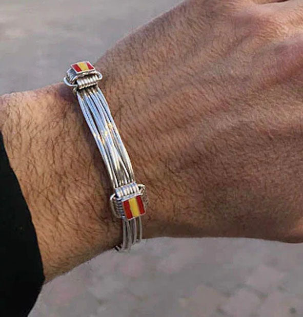 pulsera-nudos-corredizos-7-hilos-y-bandera-de-Espana-en-plata-de-ley-5