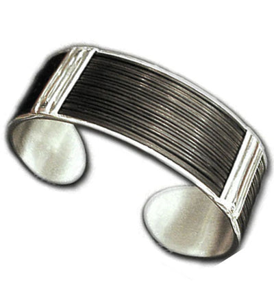 pulsera-rigida-ancha-con-pelo-de-bufalo-y-plata-foto-2