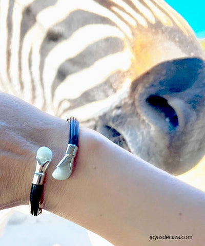 pulsera-cruzada-perla-venado-con-plata-y-pelo-de-bufalo-africano-foto-6